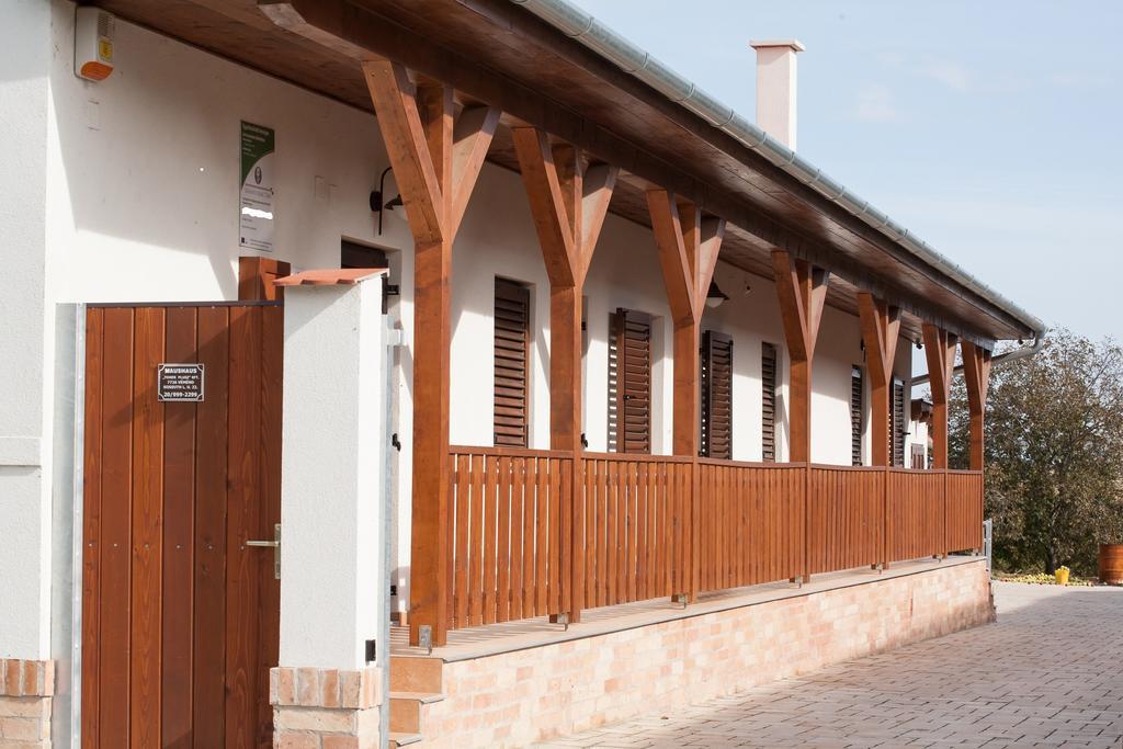 ホテル Maushaus Vemend エクステリア 写真